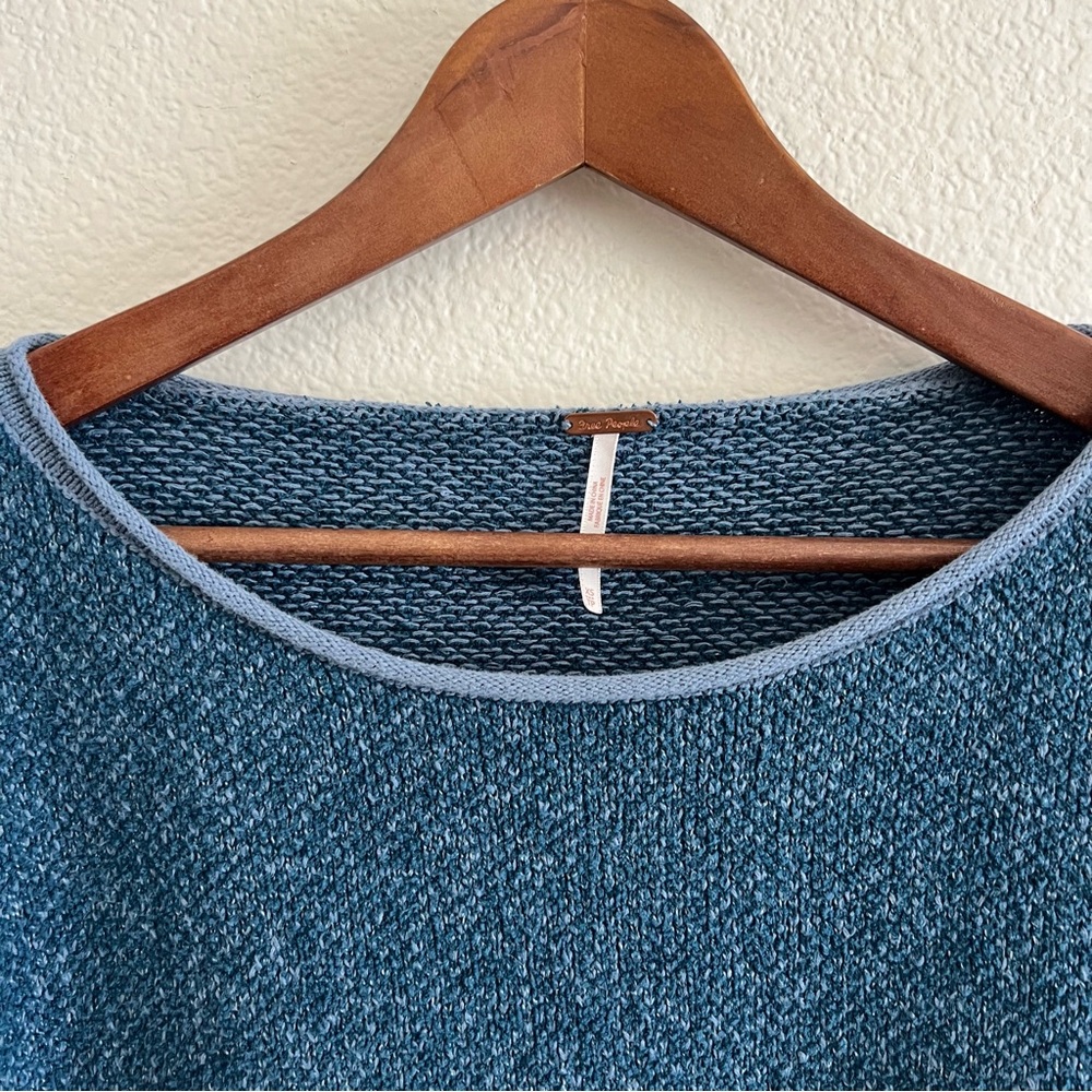 Free People Bardot Oversized Cropped Blue Sweater XS - Picture 4 of 8